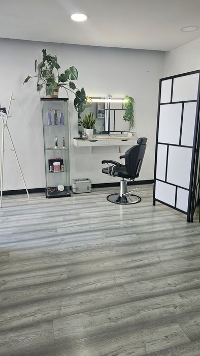 Alugo mesa manicura/pedicura e cadeira cabeleireiro