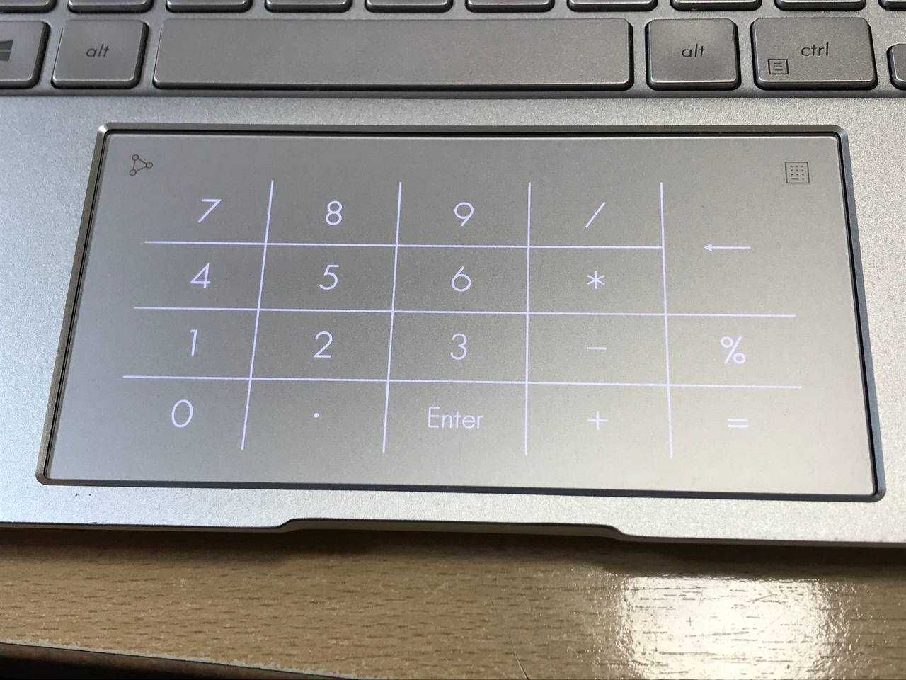 ASUS ZenBOOK UM433D та Apple iPad Air A1474 Wi-Fi 16GB