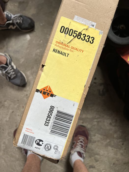 Радіатор охолодження двигуна на 1.9 Trafic/Vivaro/Primastar