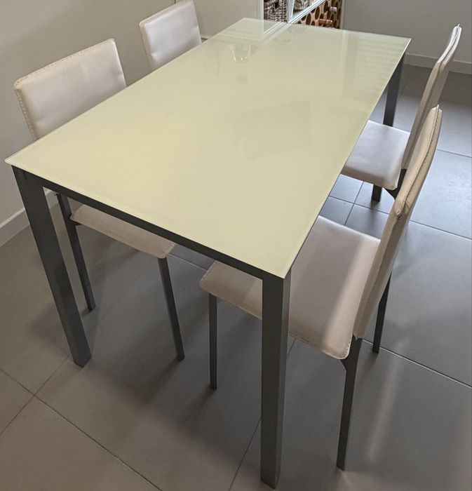 Mesa de cozinha + 4 cadeiras