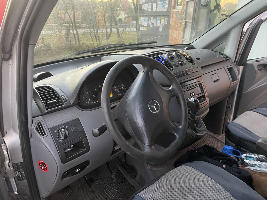 Мерседес віто 111 2005 року