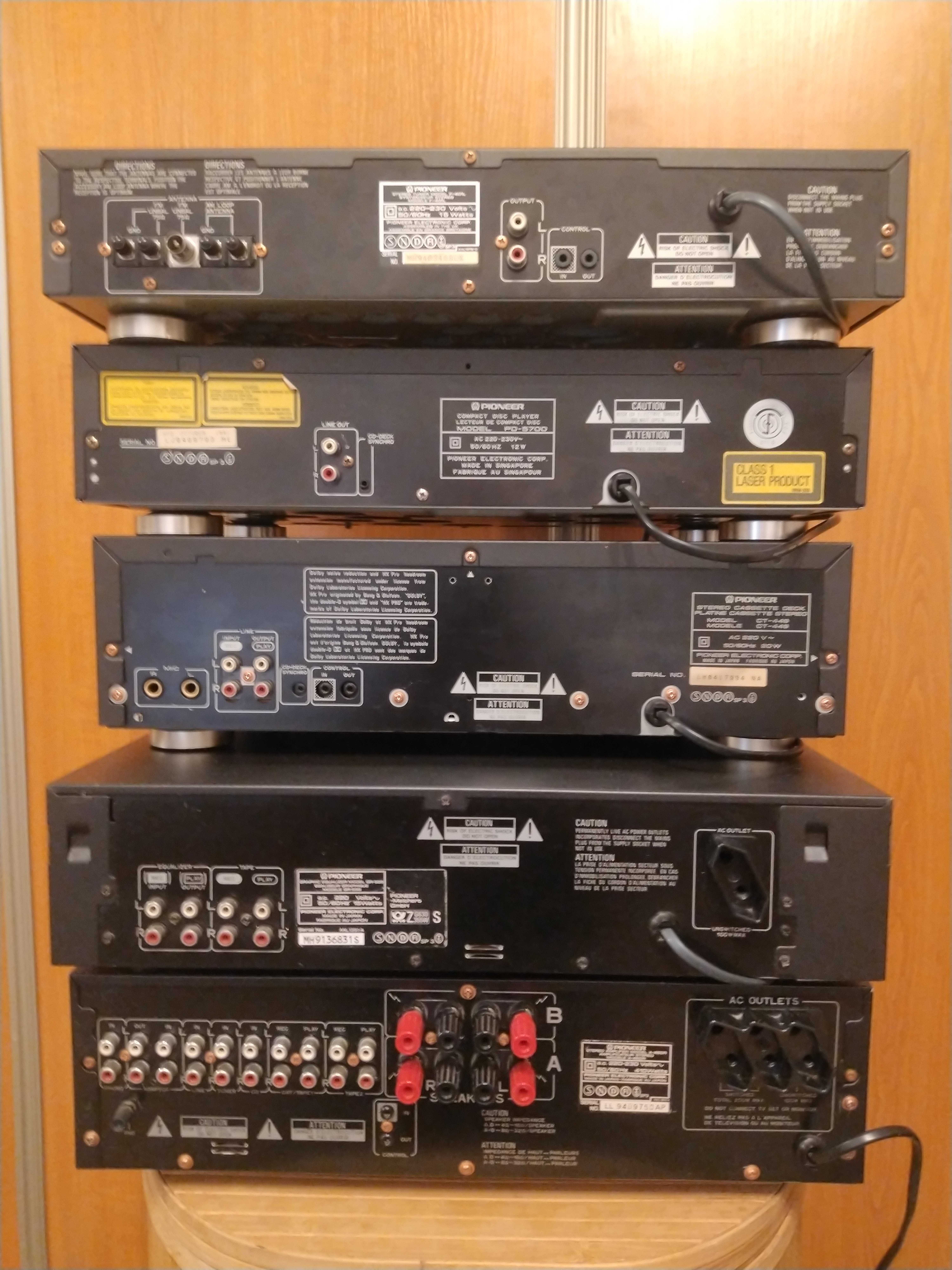 Wieża Pioneer:tuner,cd,deck korektor,wzmacniacz.