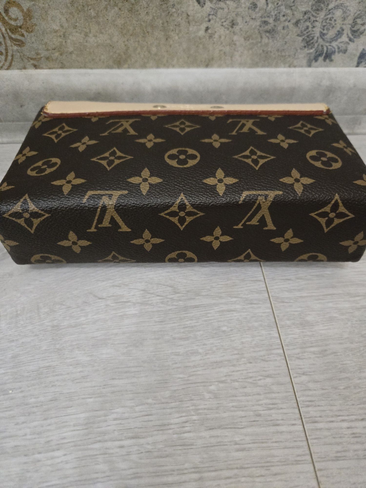 Louis Vuitton klasyczna brązowa elegancka torebka kopertówka lancuszek