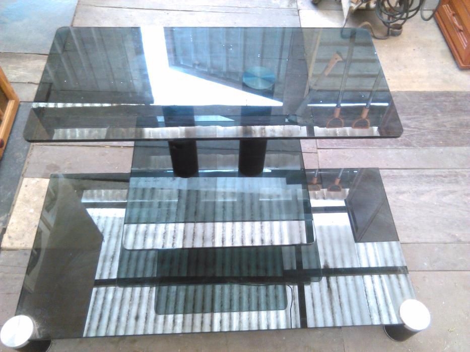 stolik pod telewizor z czarnego szkła
