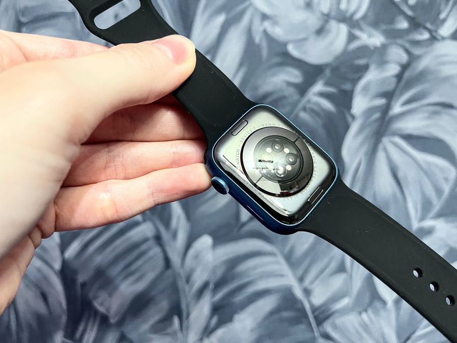Apple Watch 7 (45 mm) шикарное состояние + ремешки! A2474