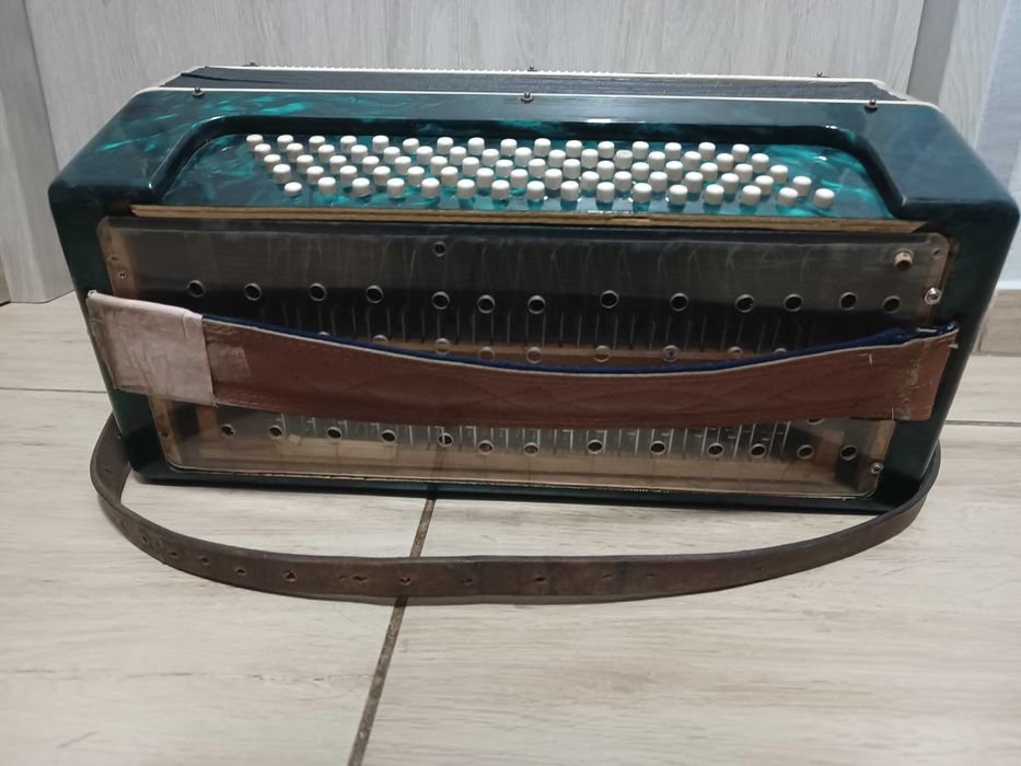 Radziecki akordeon Orion 80 basów sprawny instrument z PRL