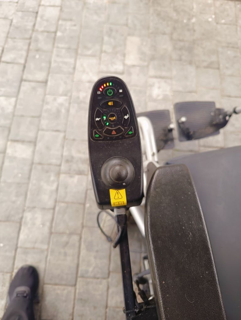 Wózek inwalidzki elektryczny Vermeiren Squod