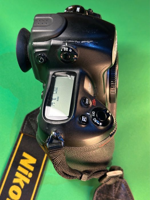 Nikon D3 FX - przebieg 73k , stan bdb, ładowarka MH-22, pudełko.