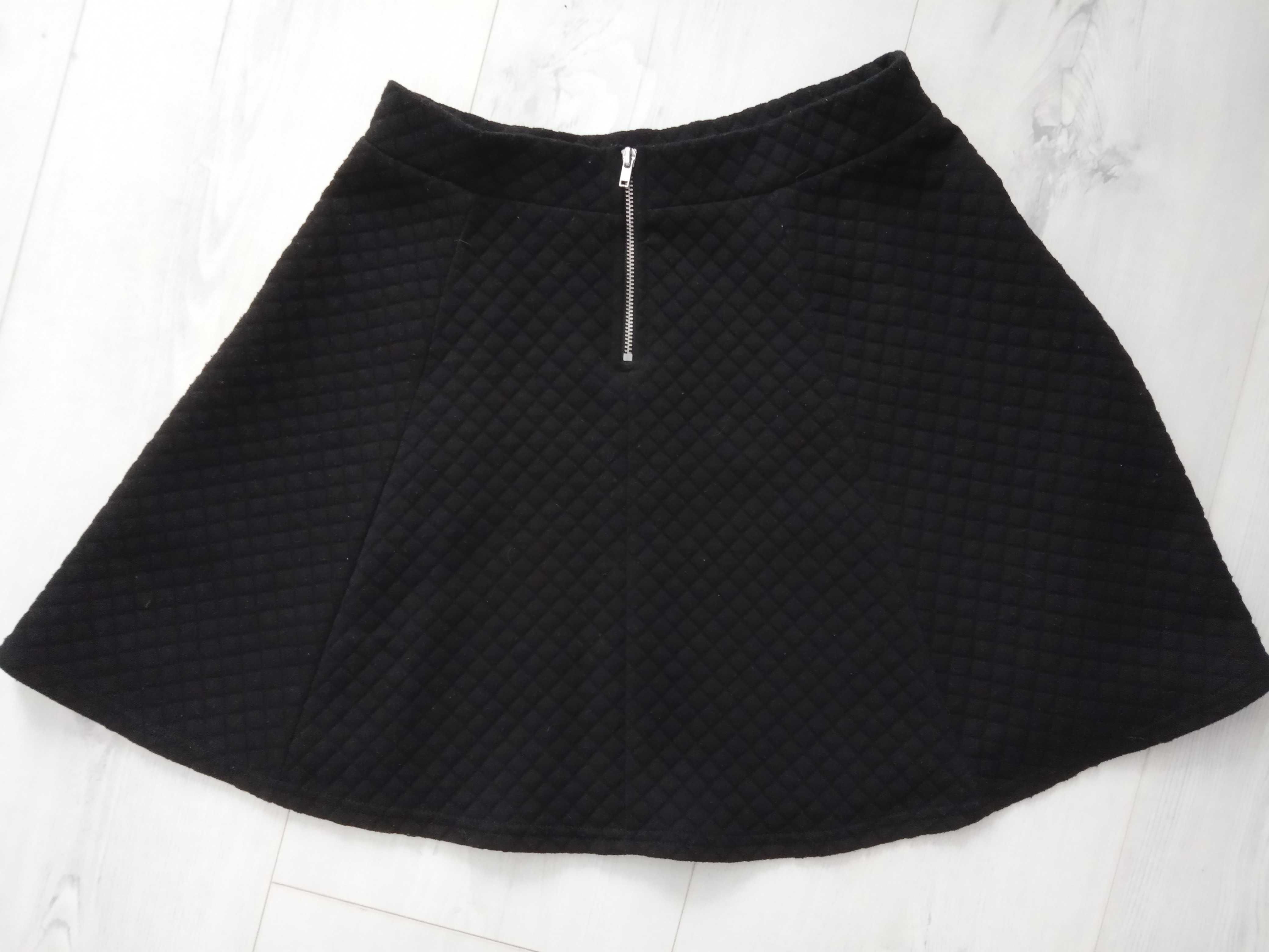 Czarna mini spódniczka krótka spódnica H&M falbanki S pikowana