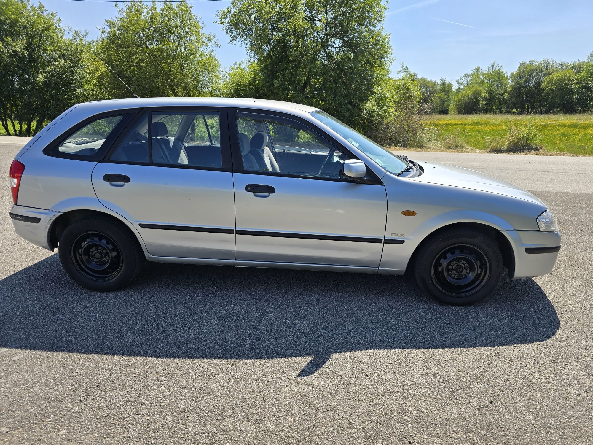 Mazda 323  gasolina