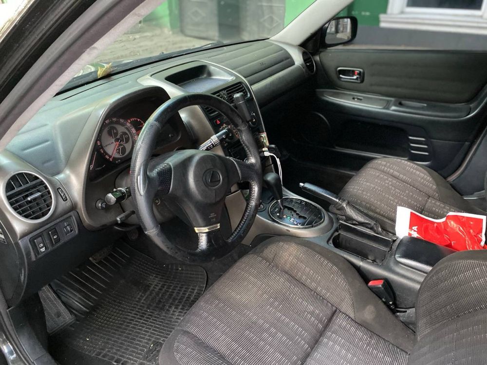 Lexus is 200 1999 2.0