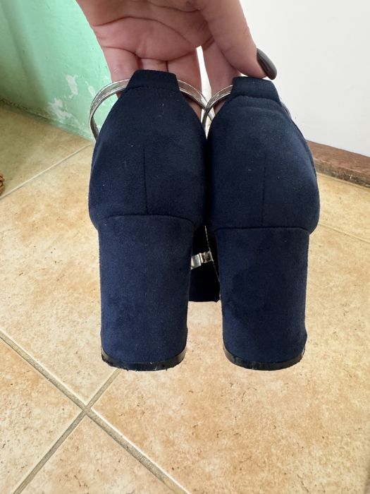 Босоніжки на підборах 36р