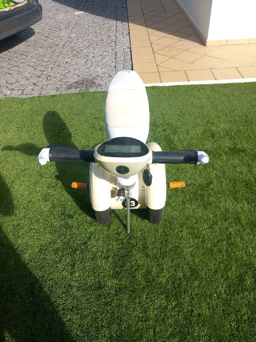 Airwheel A3 electric scooter