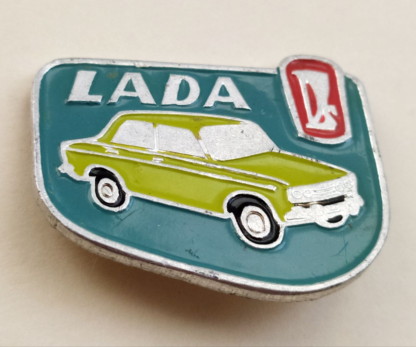 Салатовая Лада Жигули 2106 советский значок оригинал СССР ВАЗ Lada