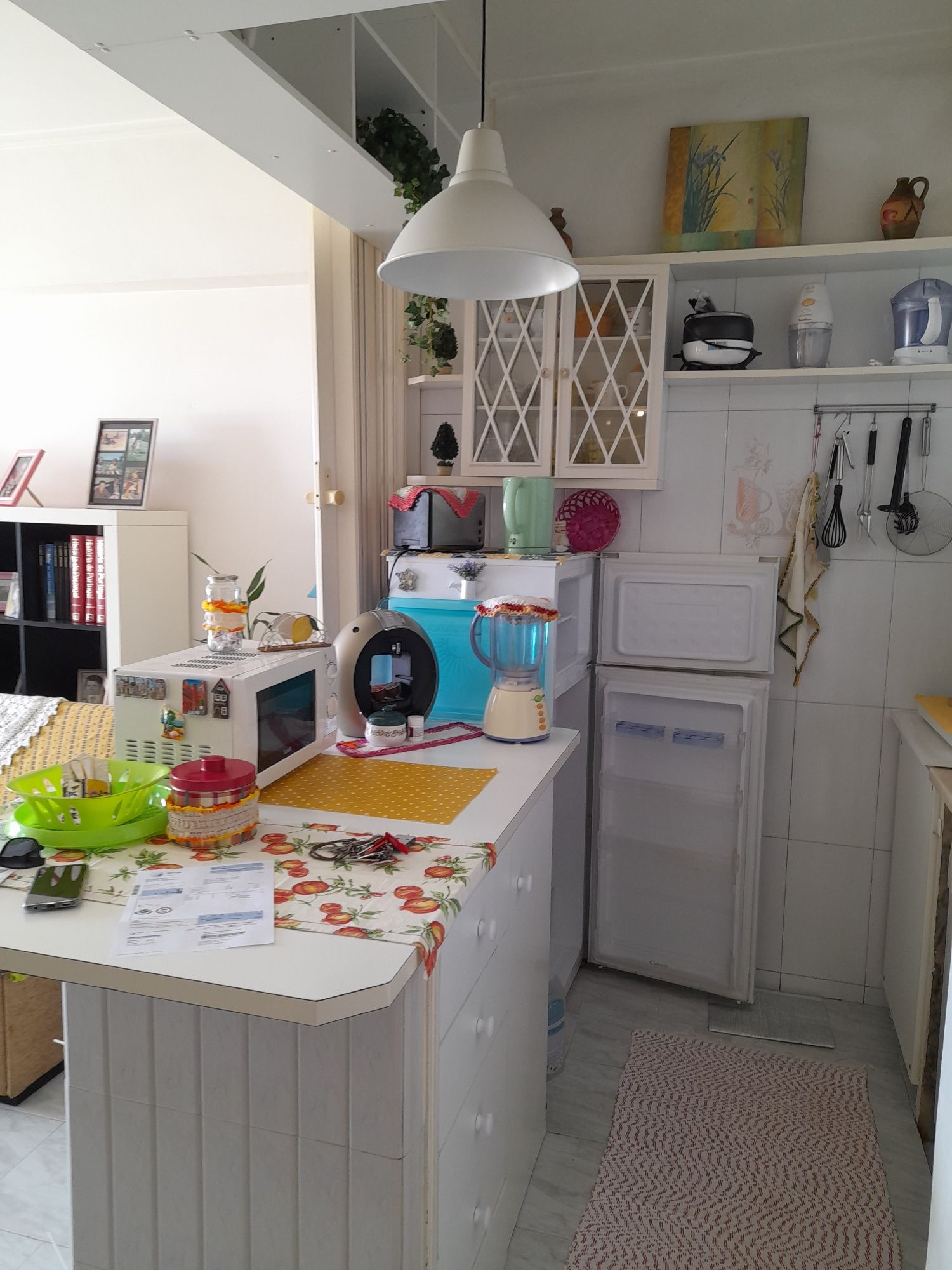 Quarto com 25m2, cama de casal. Arrendo a casal sem filhos ou 1 pessoa
