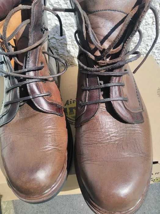 Botas em pele, nº42, novas. Baixa de preço (valor minimo)