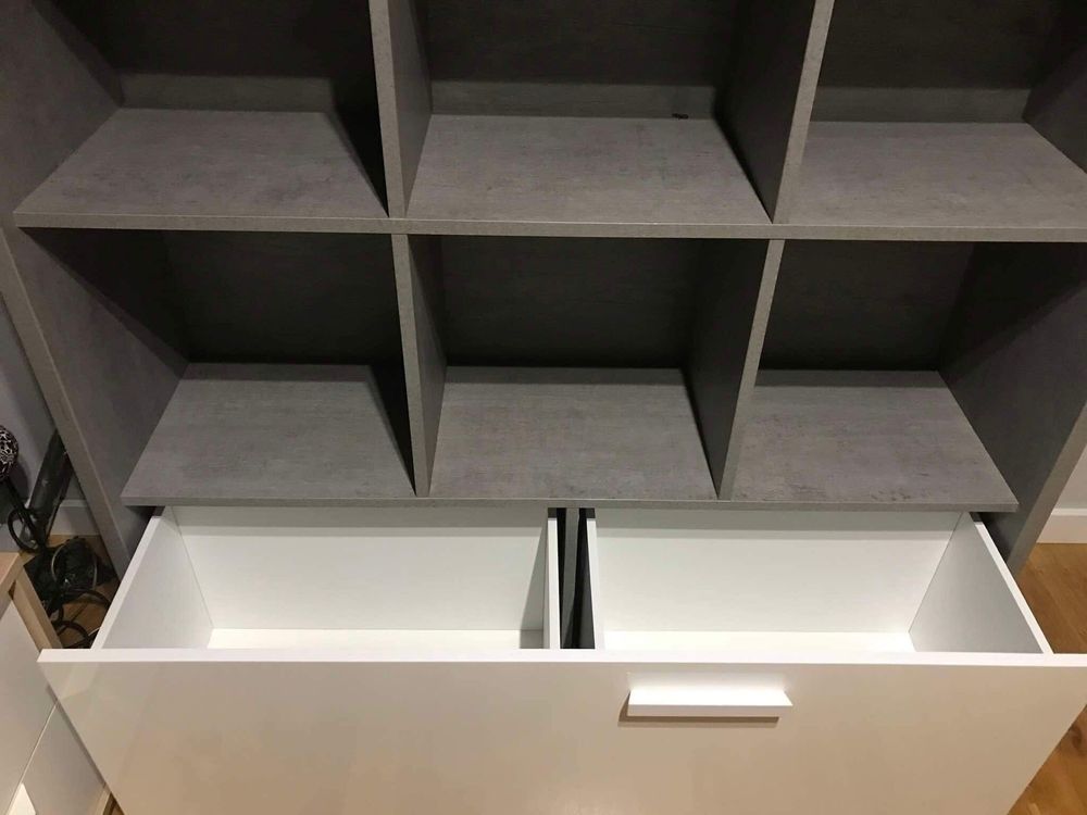 Biblioteczka szara