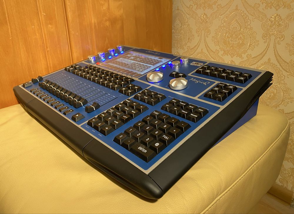 Chamsys MagicQ MQ60 пульт управления светом