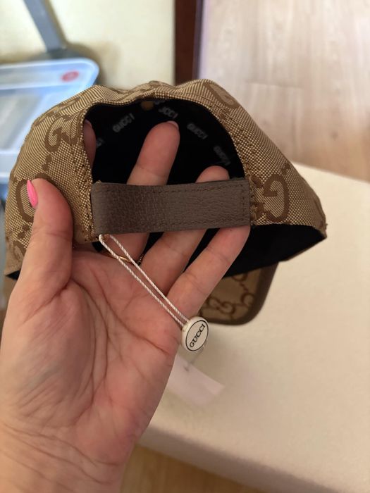 Czapka w monogram logowana