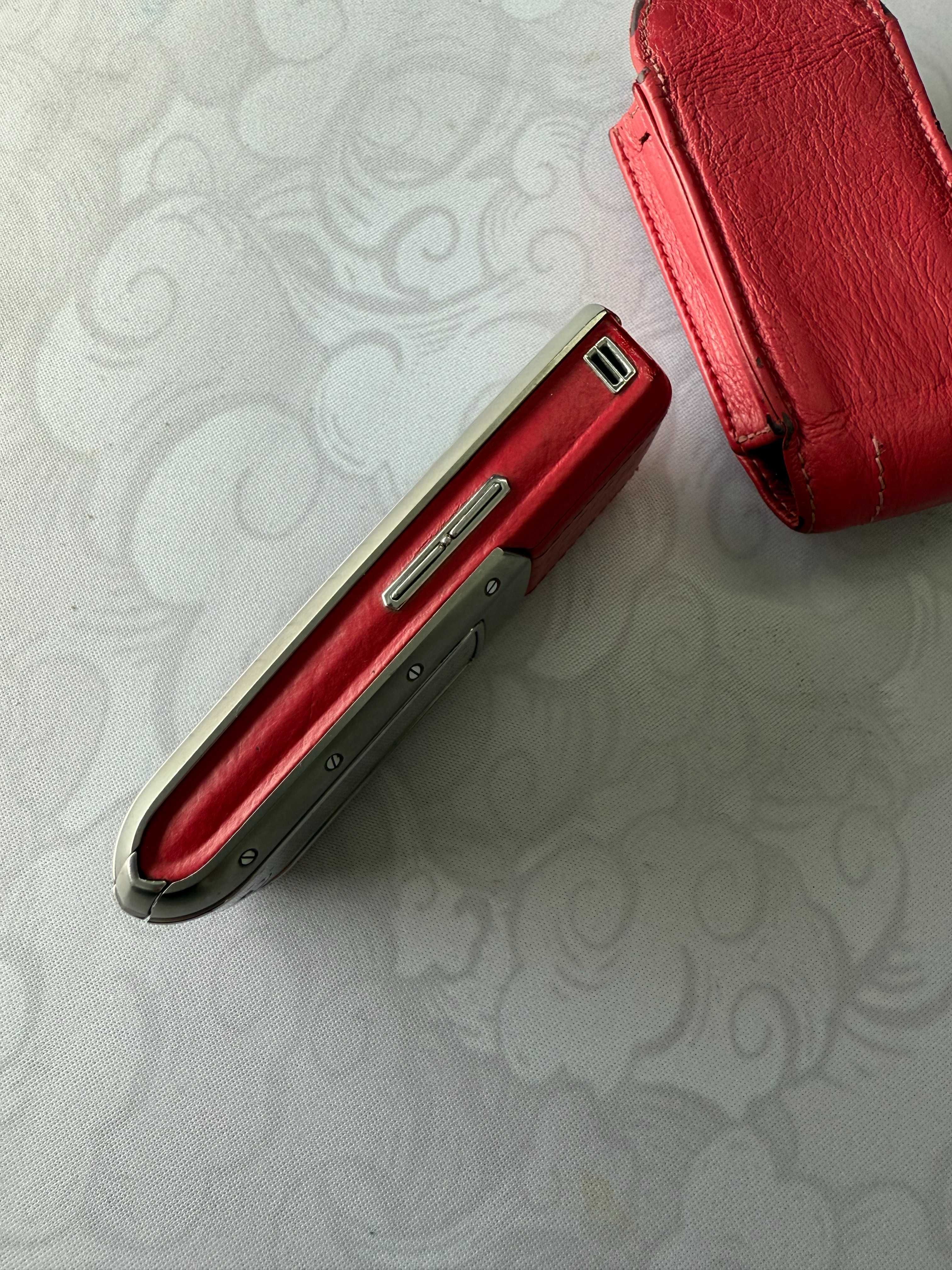Vertu Ascent Special edition Strawberry.