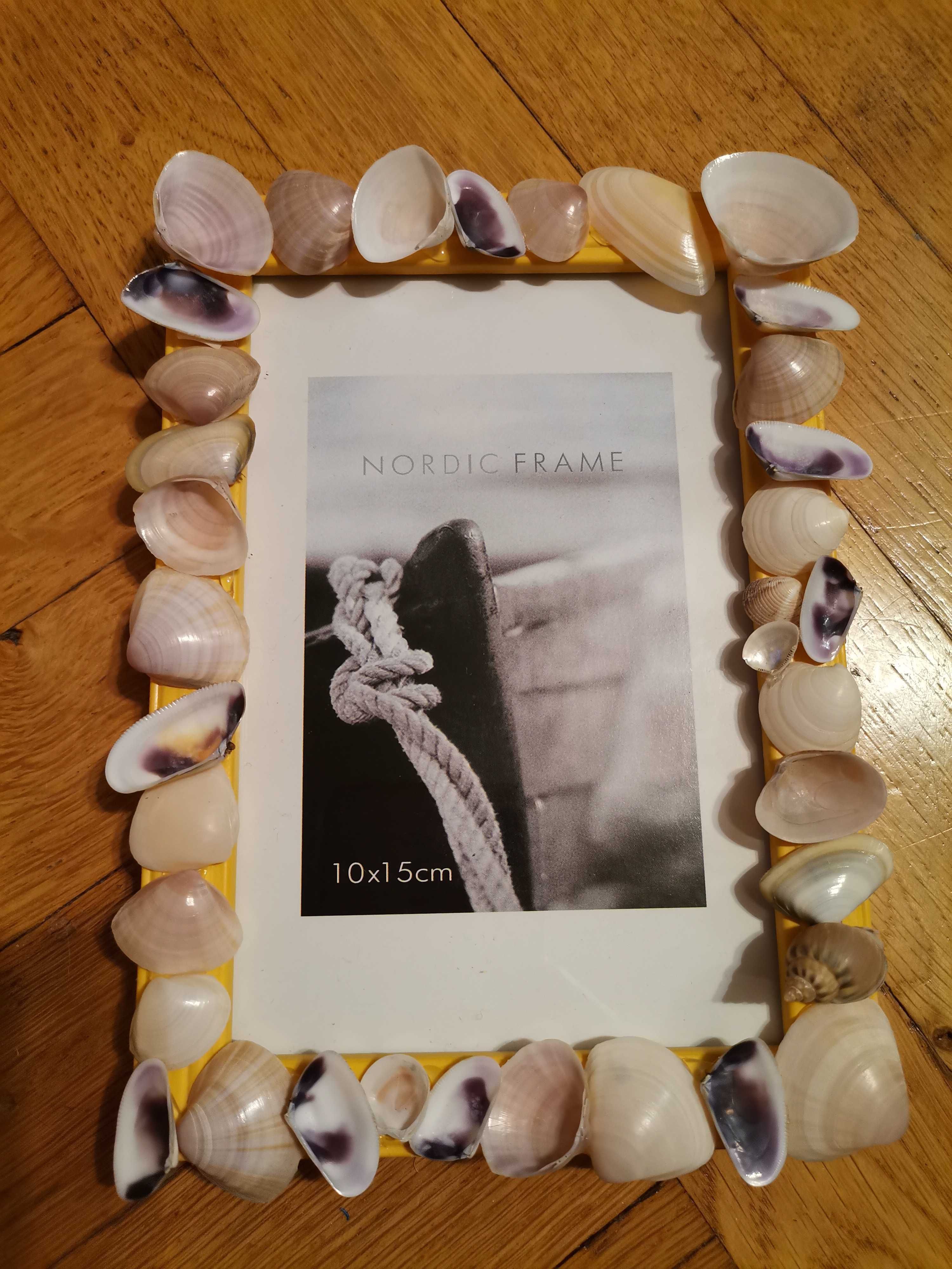 Ozdobna ramka na zdjęcia z muszelkami handmade, pomysł na prezent