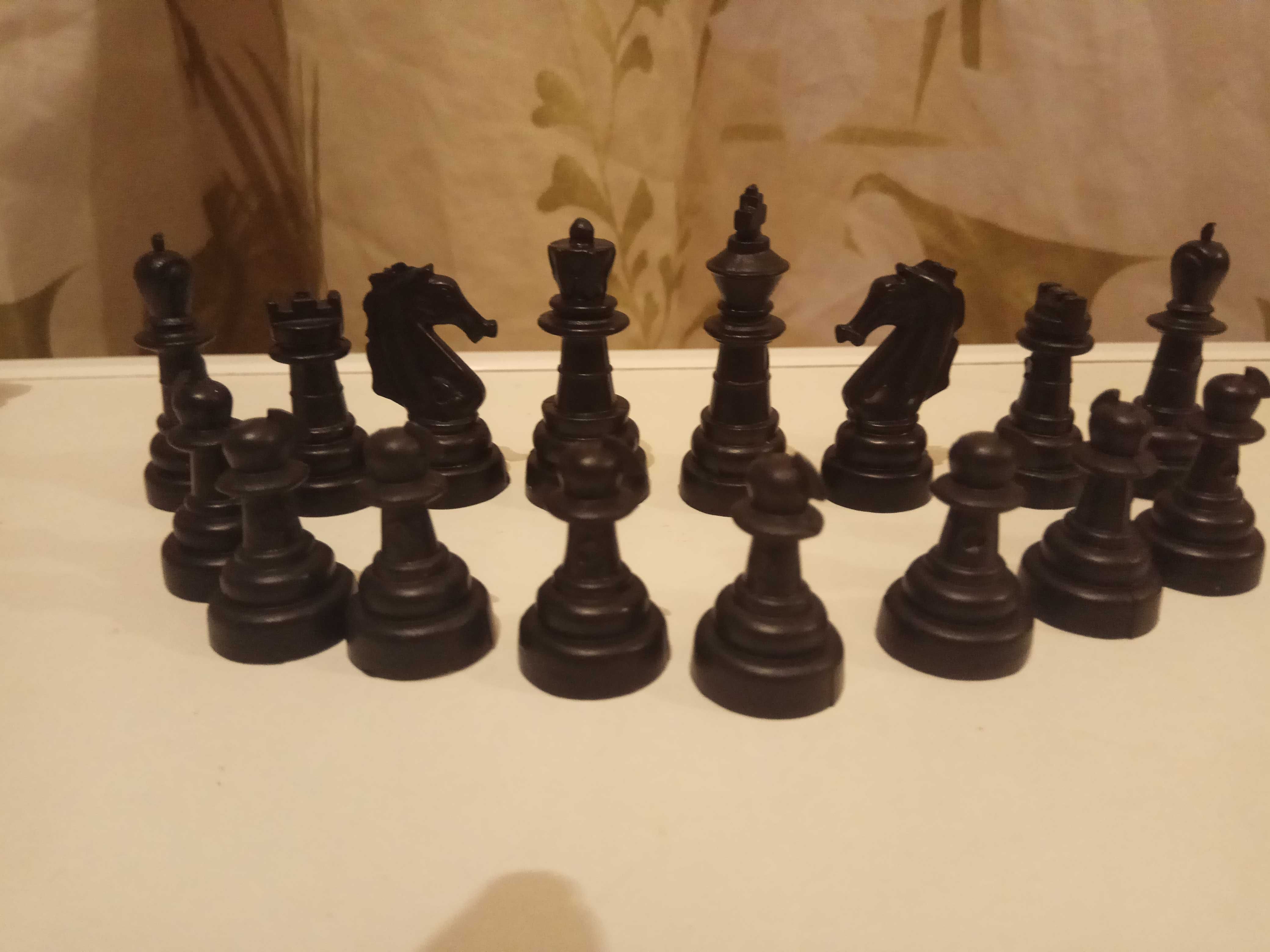 Шахматные фигурки СССР, магнитные и шахматы в коробке