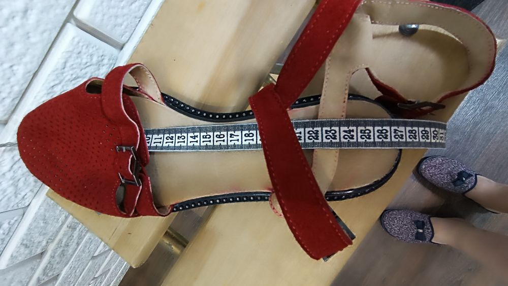 Продам босоножки