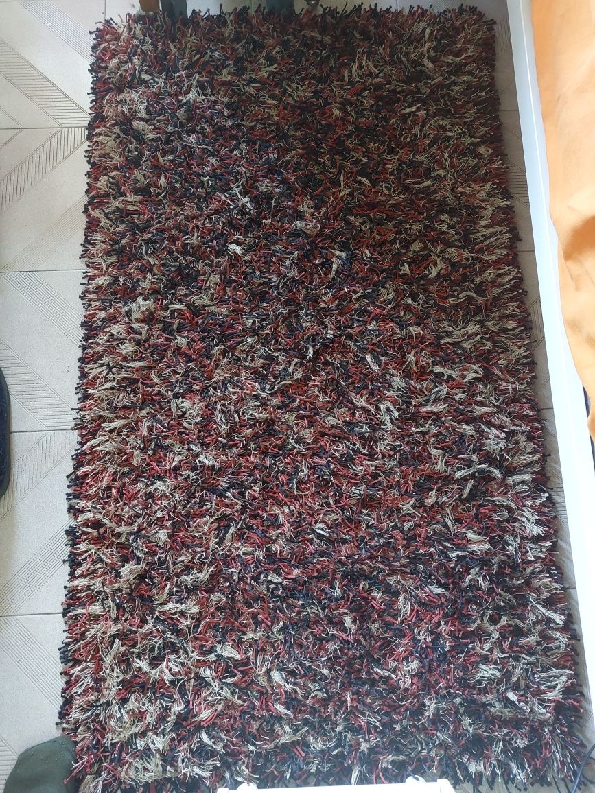 Tapete  como novo.  medidas 1,50X80 m