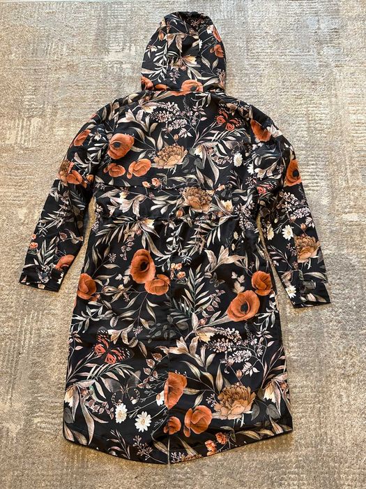 Kurtka parka czarna z roślinnym motywem House stan idealny