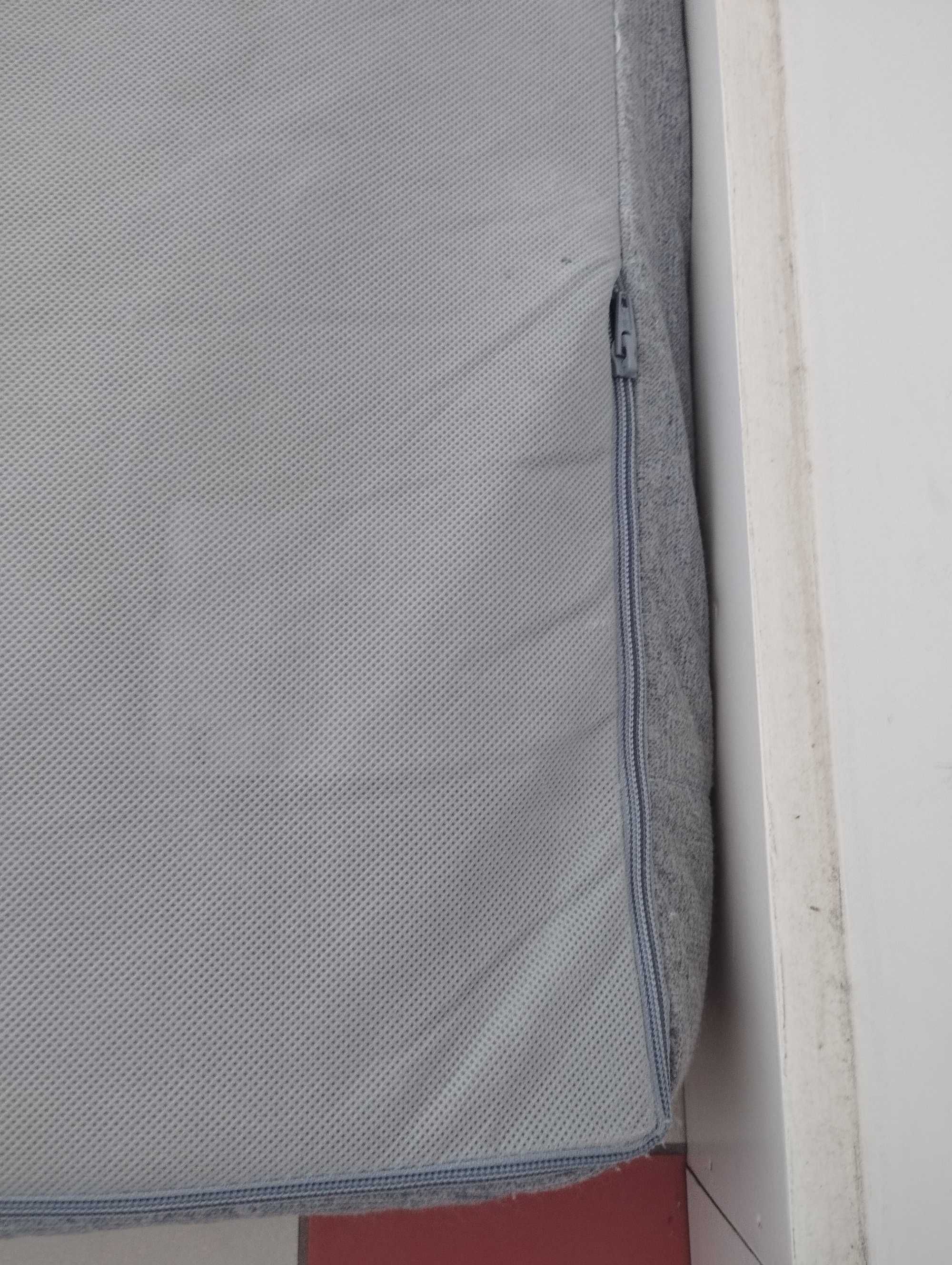 Colchão Ikea: com uma camada de espuma e uma capa durável.