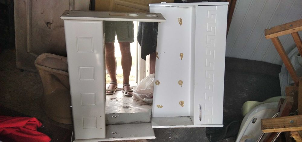 Зеркало с полочкой в ванную