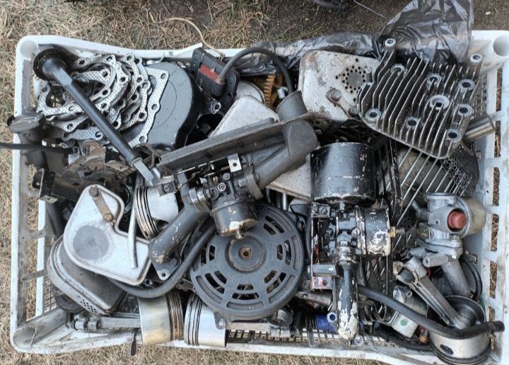 Запчастини двигуна briggs straton різних моделей.Ремонт двигунів