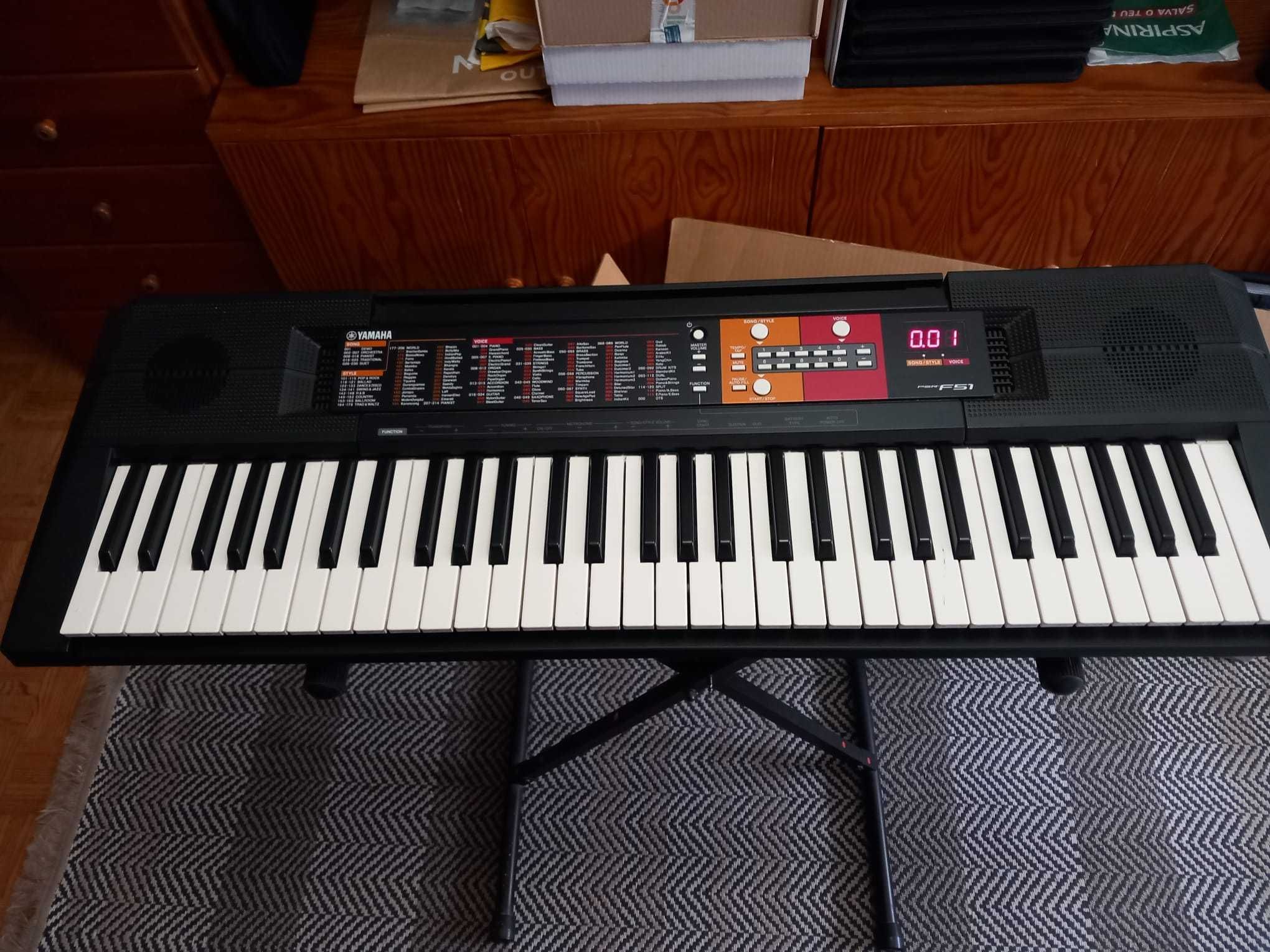 Teclado digital Yamaha PSR-F51