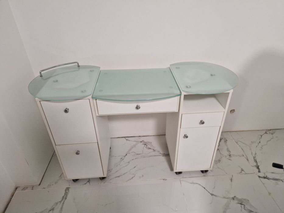 Biurko kosmetyczne do manicure