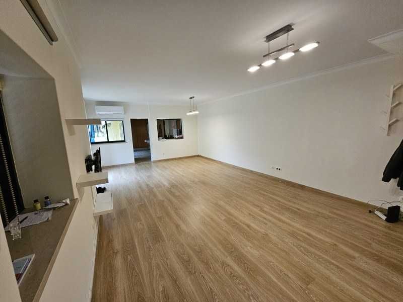 Arrendar - Moradia V4 Renovada no Bairro da Encarnação