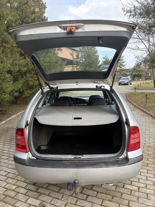 Skoda Oktavia tour 1.6 mpi автомат