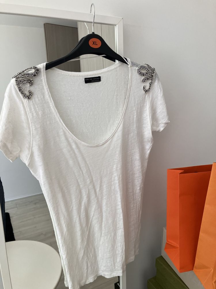 T -shirt zara com brilhos no ombro