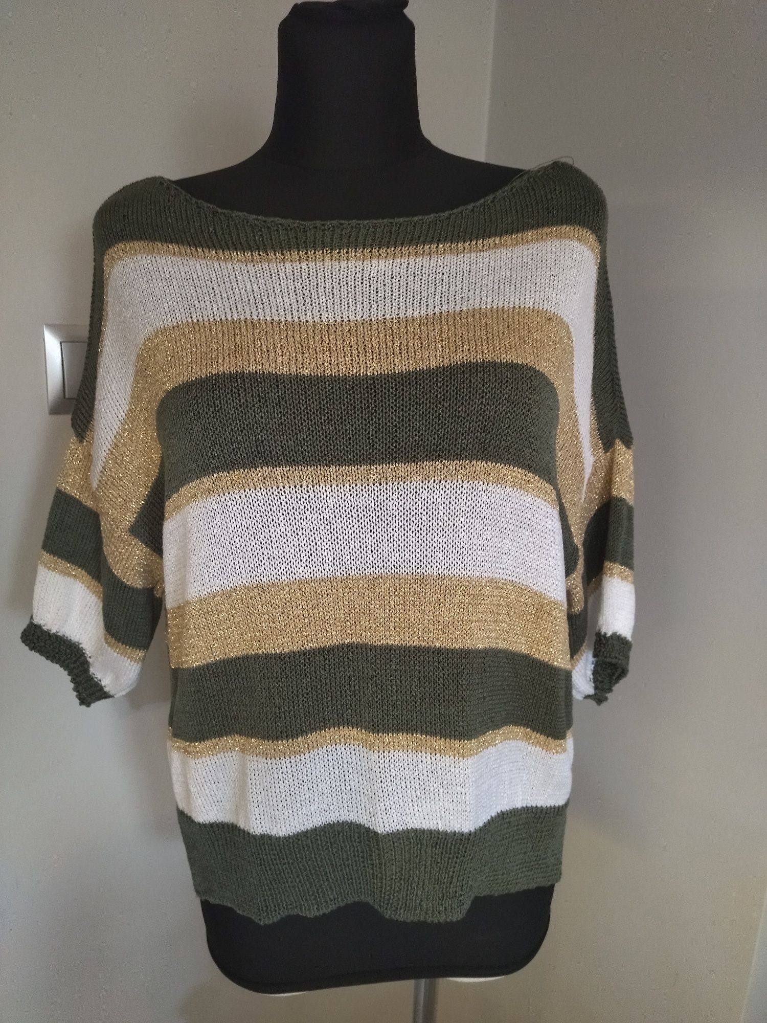 Sweterek/bluzka ze złotą nitką - Nowy