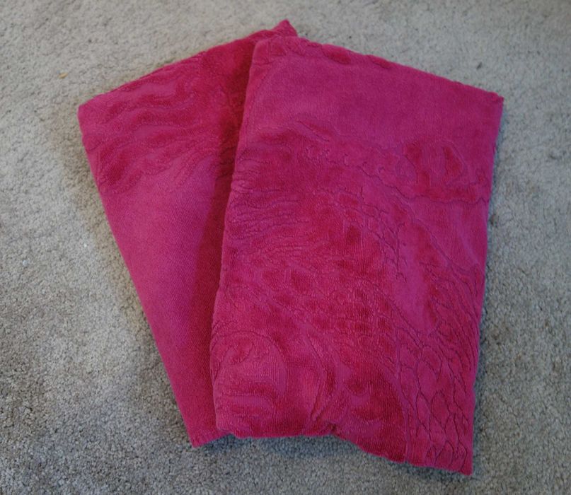 dwa duże kąpielowe ręczniki cyklamenowy kolor smok Chinatown