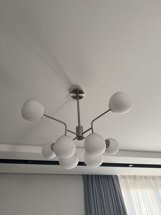 ТЕРМІНОВО продається сучасна стельова люстра