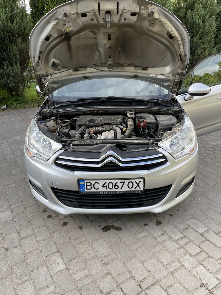 Автомобіль Citroen C4