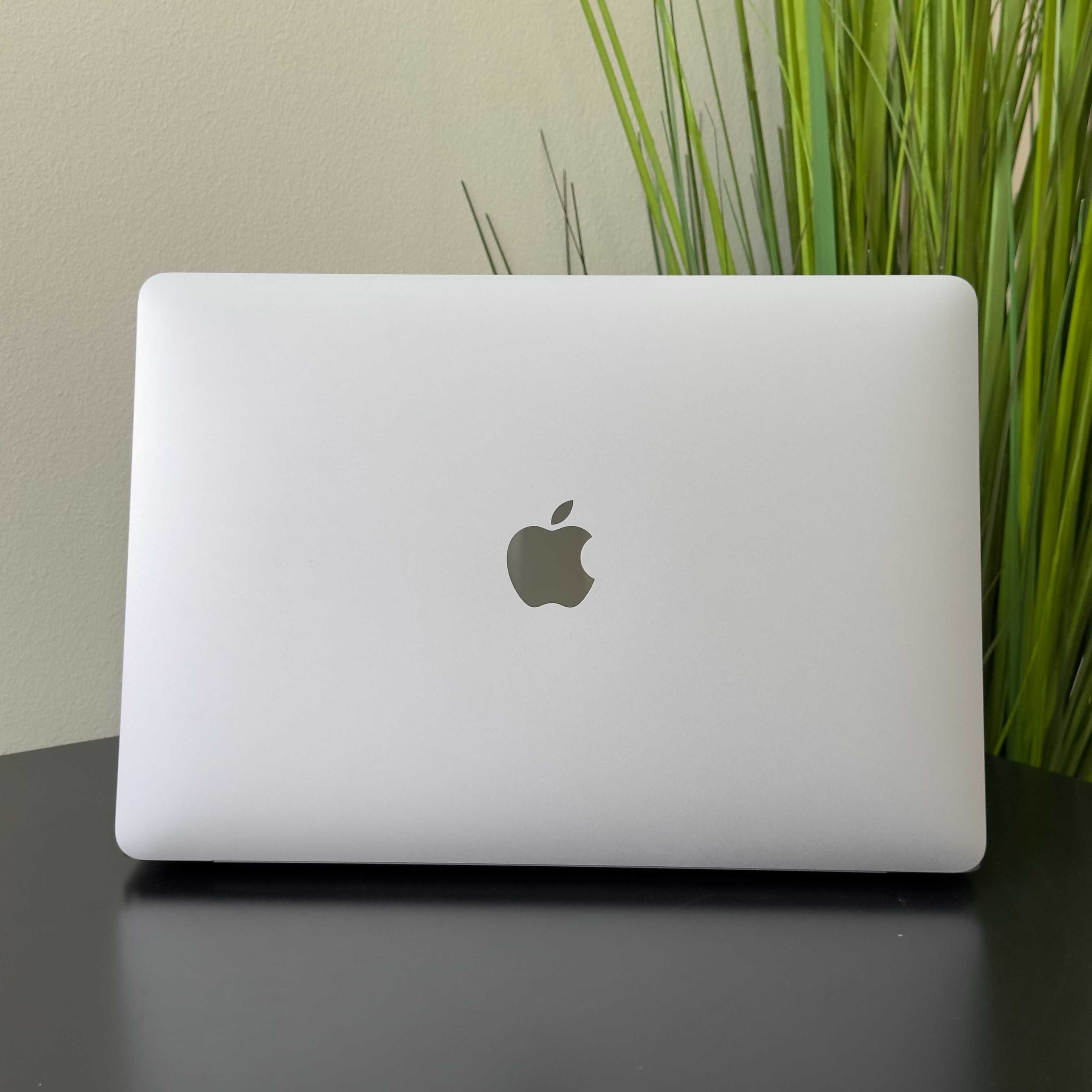 MacBook Air 2020	Space 	M1	8/512		$790№1464