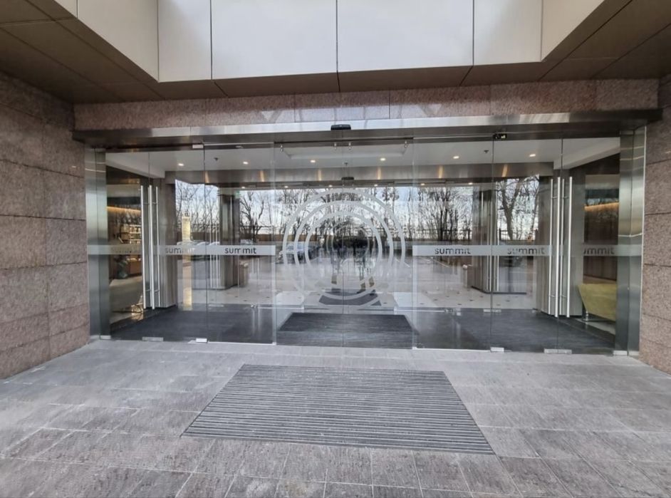 Здам офіс в бізнес-центрі "Summit" вул. Грушевського, 9б.