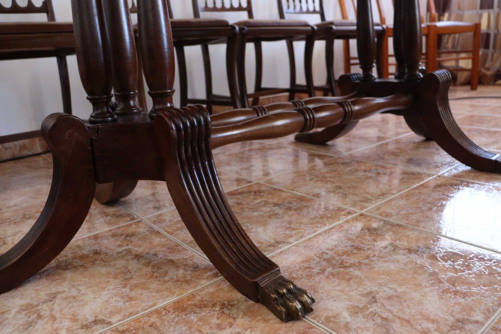 Conjunto de Mesa + Cadeiras Antigas