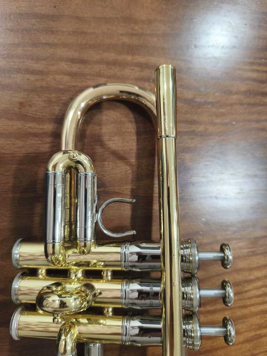 Trompete em Dó Yamaha Xeno YTR-8445G 04