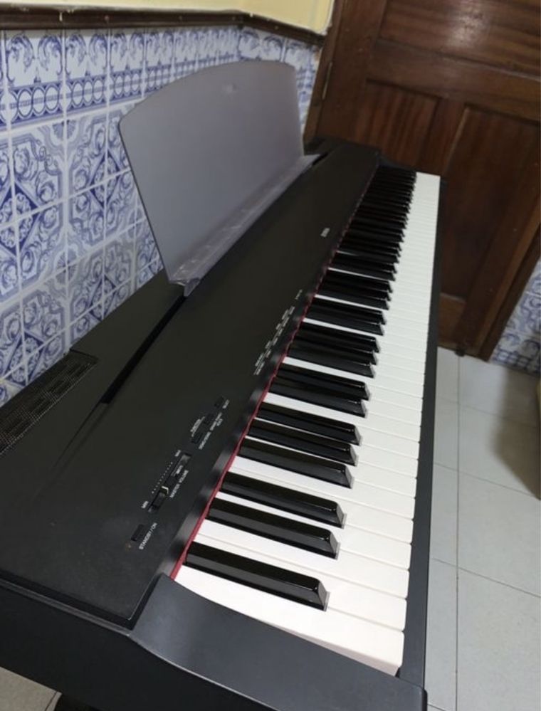 Piano Digital Yamaha P70