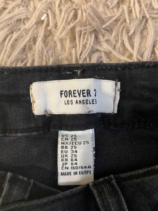 Nowe spodnie z dziurami Forever 21
