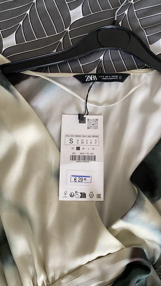 Camisa da zara nova com etiqueta. Tecido leve