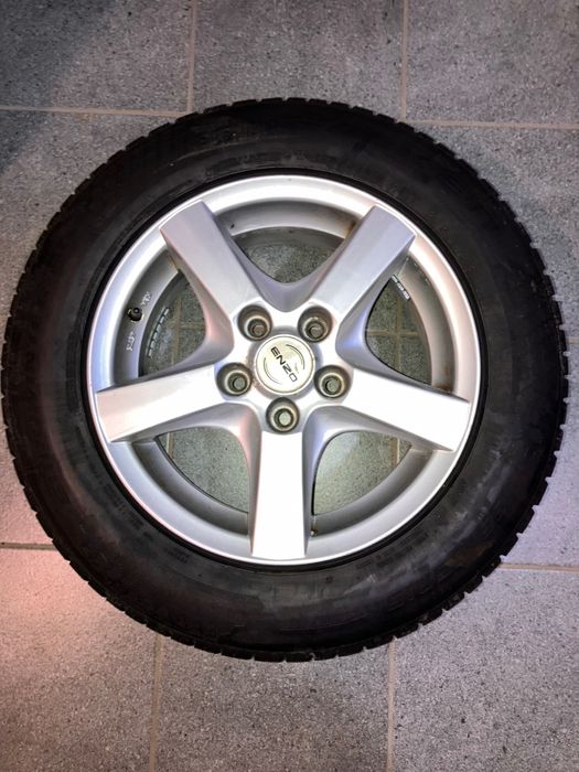 Opony zimowe Falken z felgami 195/65 r.15