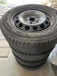 Продам зимні шини Kumho Izen kw31 205/60/16 на металевих дисках 5*112